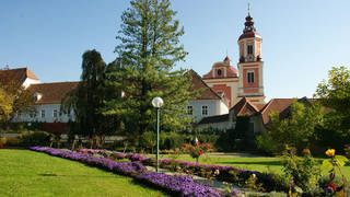 Pfarrkirche Pöllau Schlosspark in der Steiermark