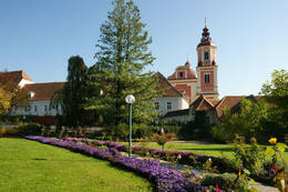 Pfarrkirche und Schloss Pöllau