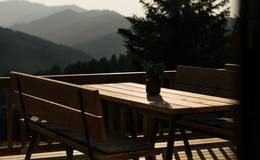 Terrasse bei der Weizerhütte auf der Sommeralm im Naturpark Almenland