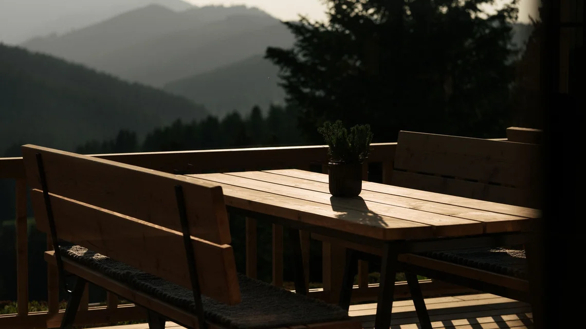 Terrasse bei der Weizerhütte auf der Sommeralm im Naturpark Almenland