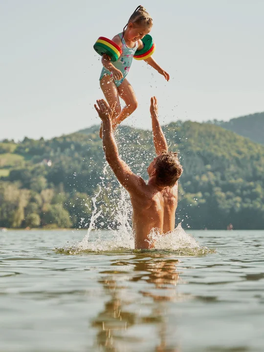 Badespaß für Groß und Klein beim Stubenbergsee.