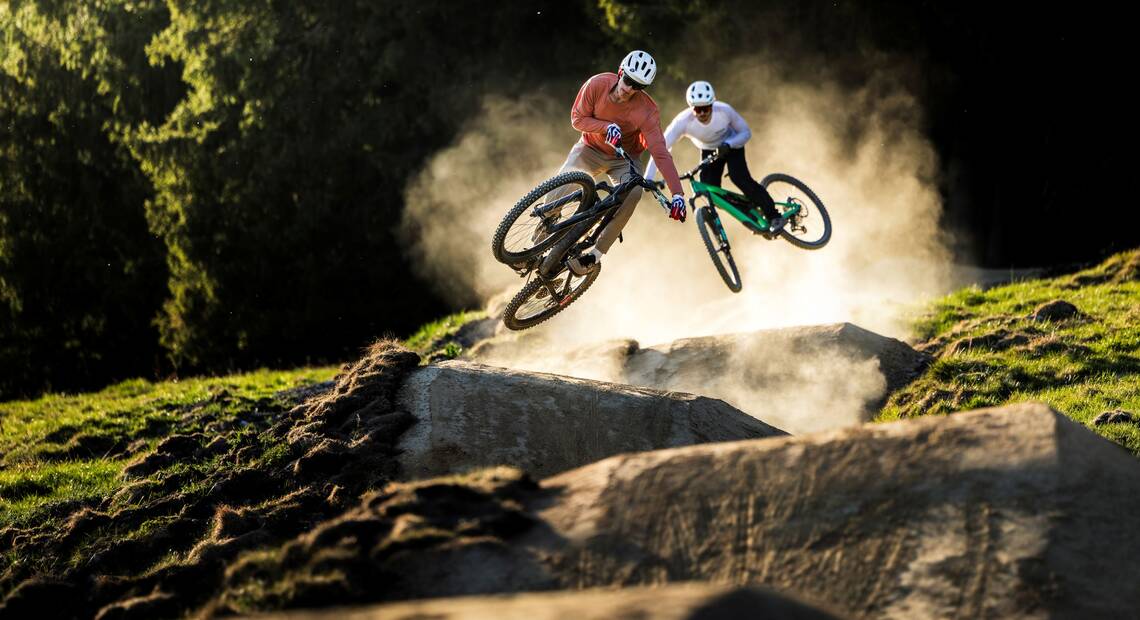 Downhill Sprünge bei der Funbase Holzmeister im Naturpark Almenland.