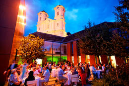 Basilika on night