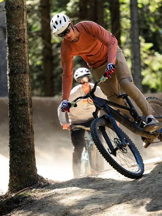 Radfahrer am Biketrail bei der FUNBASE Holzmeisterlift.