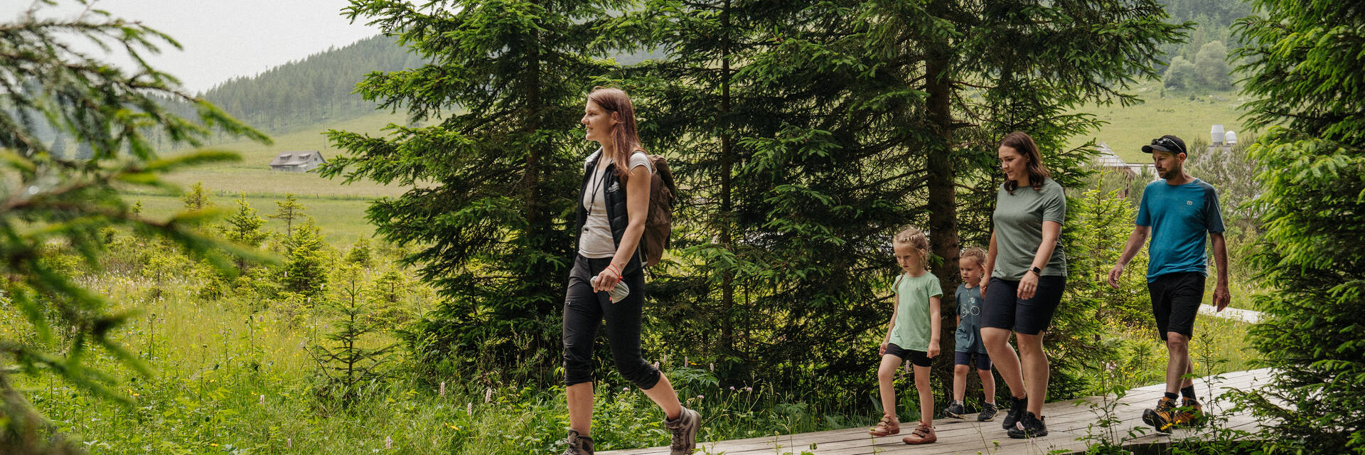 Spannende Familienwanderung am Moorlehrpfad auf der Teichalm.