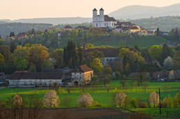 Panoramablick auf die Basilika und das Schloss Thannhausen