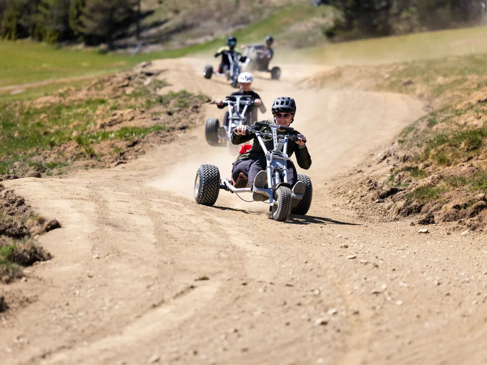 Kart fahren bei der Funbase Holzmeister im Naturpark Almenland. Kart fahren bei der Funbase Holzmeister im Naturpark Almenland.