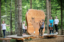 Für die ersten Kletterversuche im Alm Erlebnispark