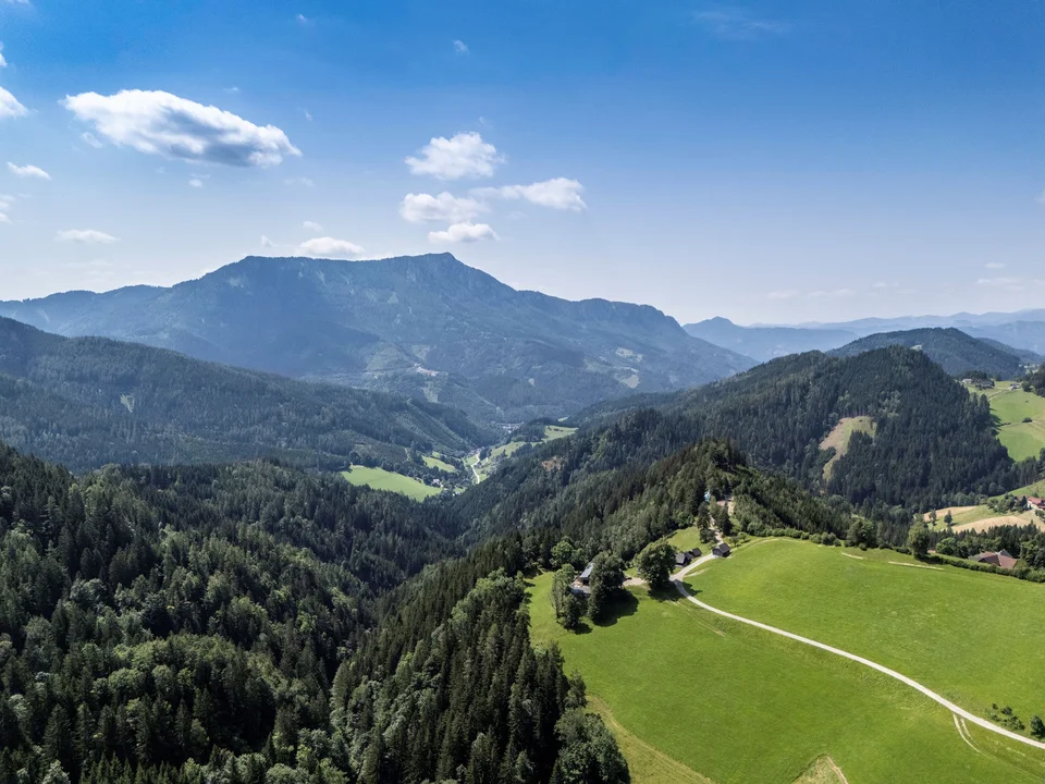 Eibeggsattel mit Hochlantsch in der Gemeinde Breitenau am Hochlantsch im Naturpark Almenland, © Oststeiermark Tourismus, Kurt Elmleitner