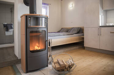 Schlafzimmer mit Kamin beim Panoramahäuschen