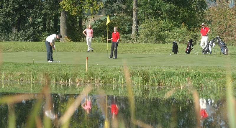 Almenland Golfplatz Wasserhindernis