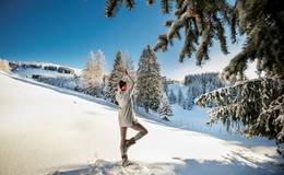 Almwellness Hotel Pierer Yoga im Schnee
