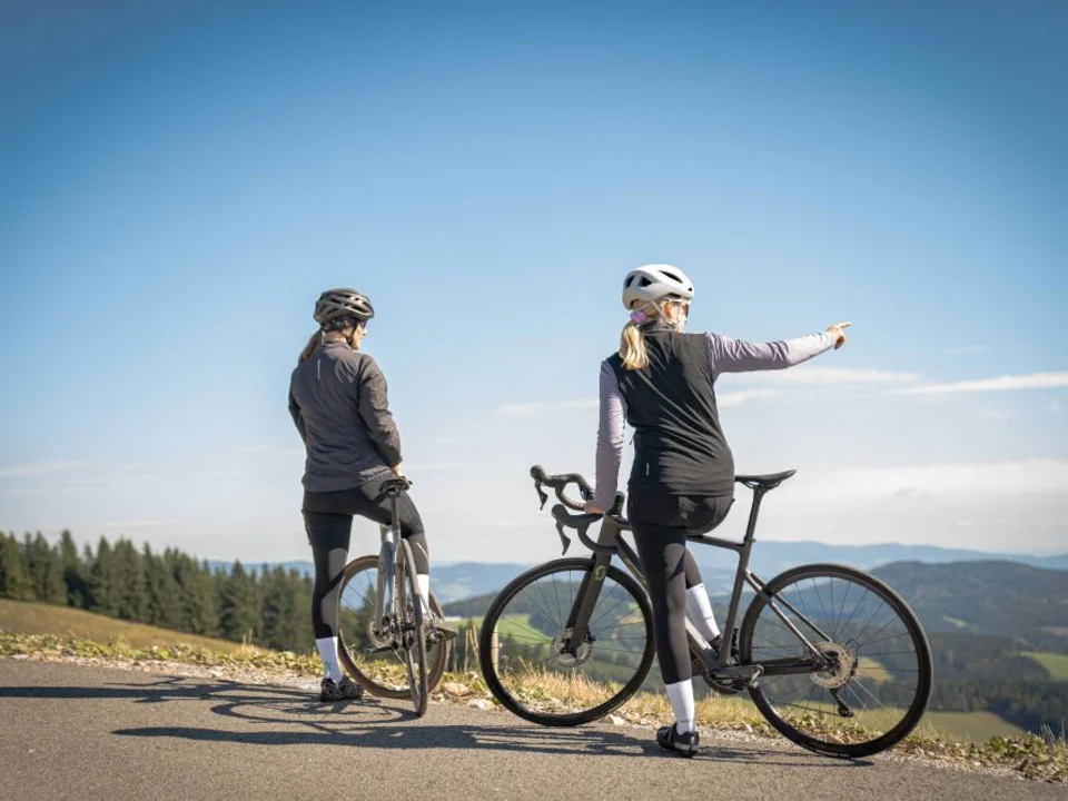 Radfahren mit Ausblick im Naturpark Almenland
