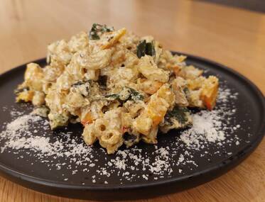 One-Pot-Pasta mit Kürbis & Feta mit Produkten aus dem Naturpark Almenland One-Pot-Pasta mit Kürbis & Feta mit Produkten aus dem Naturpark Almenland