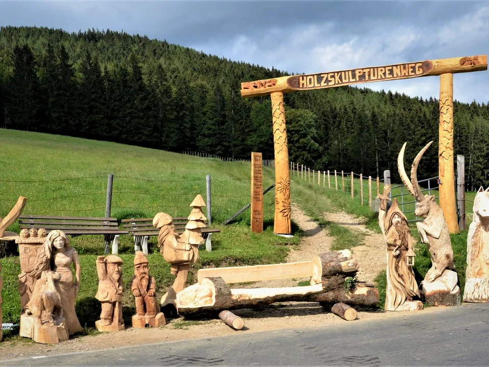 Der Holzskulpturenweg der Familie Haider auf der Nechnitz.