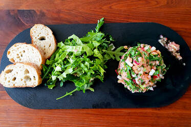 Löwenzahn Lachs Tartar Gericht Löwenzahn Lachs Tartar Gericht