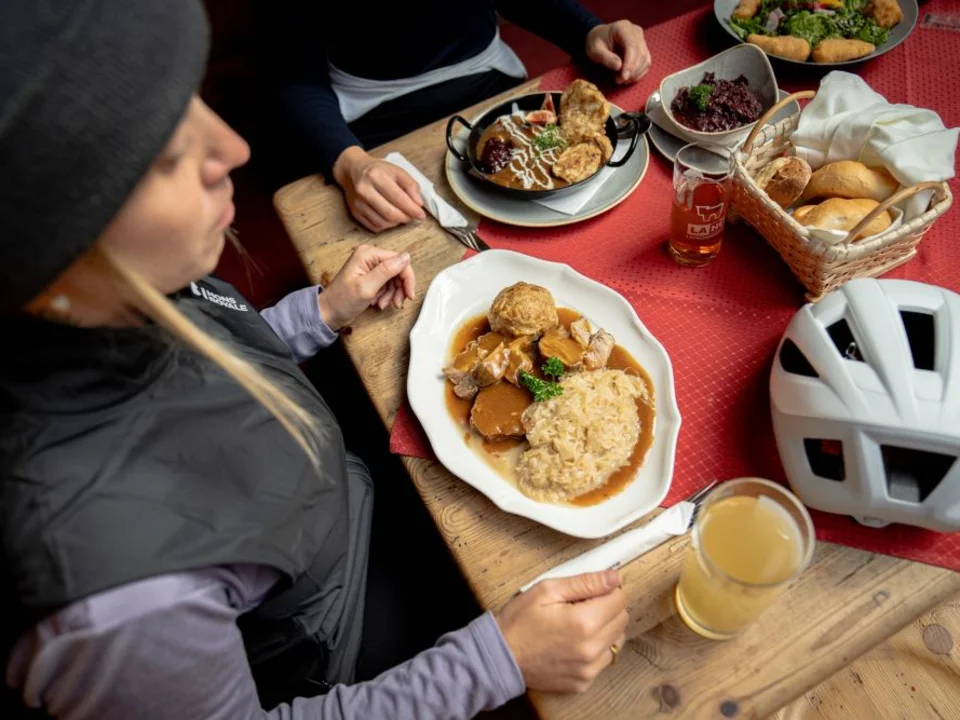 Mittagessen bei Radtour im Naturpark Almenland