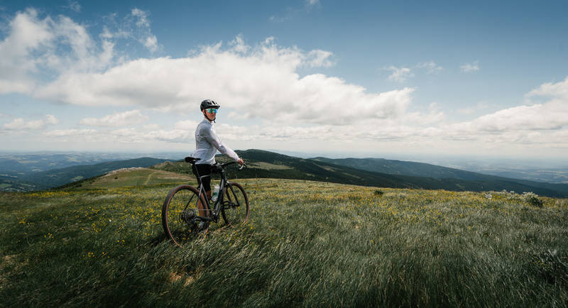 Ausblick am Hochwechsel auf der Mountainbiketour "Der große Jogl".