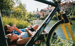 Kurze Rast in Graz am Murradweg (c) Eisenschink Steiermark Tourismus