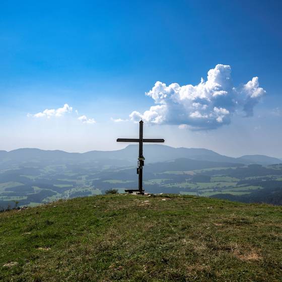 Gipfelkreuz in der Gemeinde Fladnitz an der Teichalm im Naturpark Almenland, © Oststeiermark Tourismus, Kurt Elmleitner