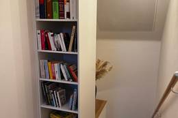 Leseecke mit Bücherregal