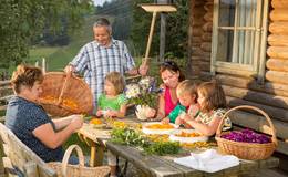 Familie Pöllabauer bei der Arbeit