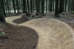 Trailstrecke auf der Sommeralm bei der Funbase Holzmeisterlift.