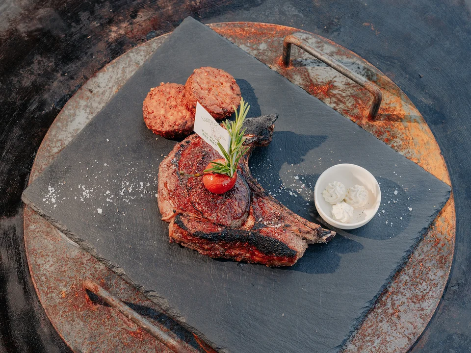 Hauseigenen Dry Aged Beef beim Almenlandwirt Haider auf der Nechnitz. Hauseigenen Dry Aged Beef beim Almenlandwirt Haider auf der Nechnitz.