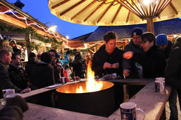 Glühwein und Feuerstellen am Christkindlmarkt Teichalm