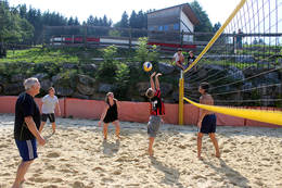 Ein Beachvolleyballplatz bei der Pension Elmer