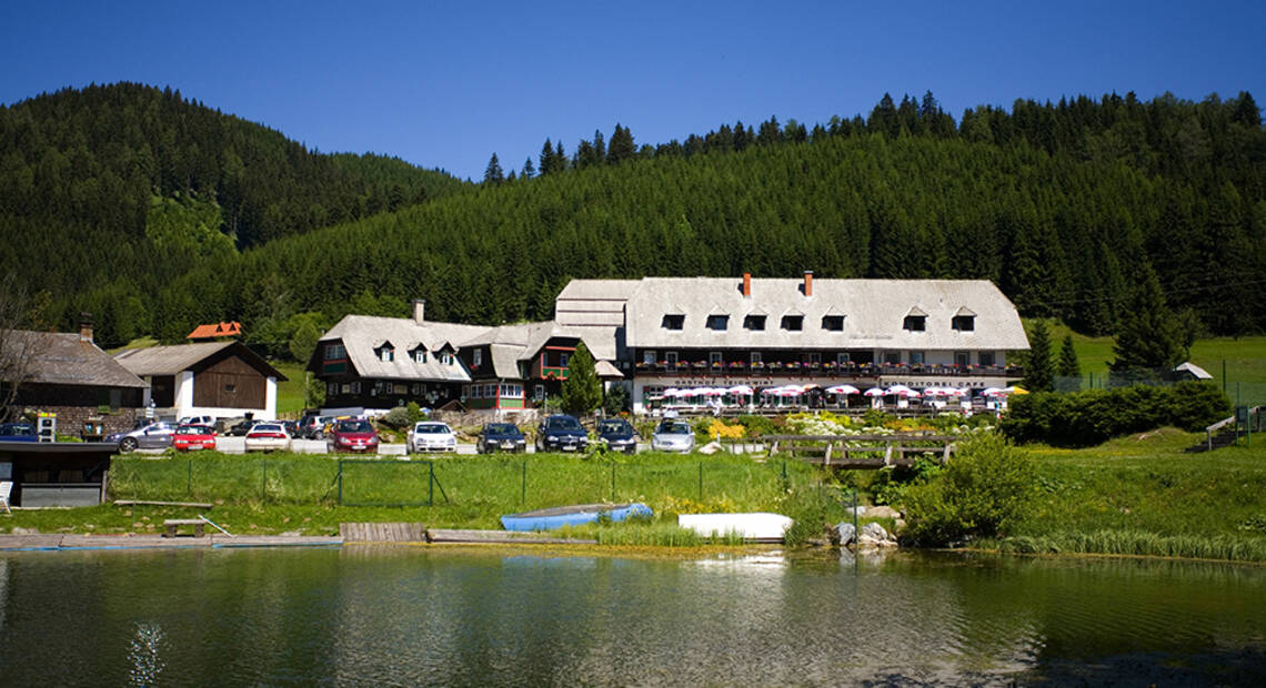 Das Hotel Teichwirt direkt neben dem Teichamlsee