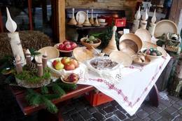 Holzdekorationen am Christkindlmarkt Teichalm