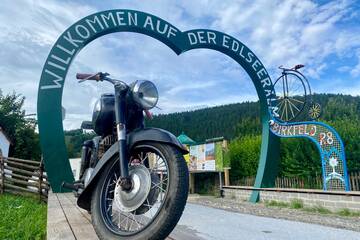 Eingangsbogen bei der Edlseer Alm Eingangsbogen bei der Edlseer Alm