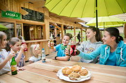 Kinder in der Jausenstation