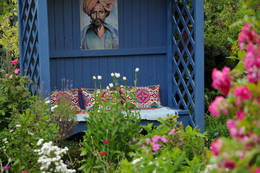Short breaks into the flower garden