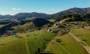 Landschaft des Naturparks Almenland in Luftansicht. Landschaft des Naturparks Almenland in Luftansicht.
