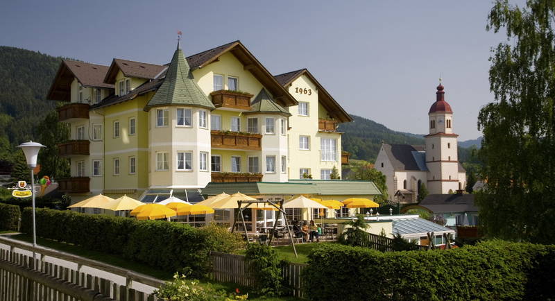 Familienhotel Herbst Hausansicht
