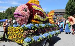 Motivwagen beim Blumenkorso in St. Kathrein 2015