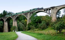 Auf der Brücke mit der Feistritztalbahn