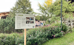 Info-Tafel auf dem Huab'n Theater-Rundweg im Naturpark Almenland