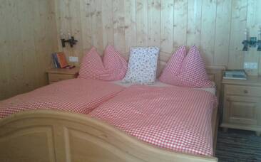 Liebevolle Zimmer in der Sommeralmhütte