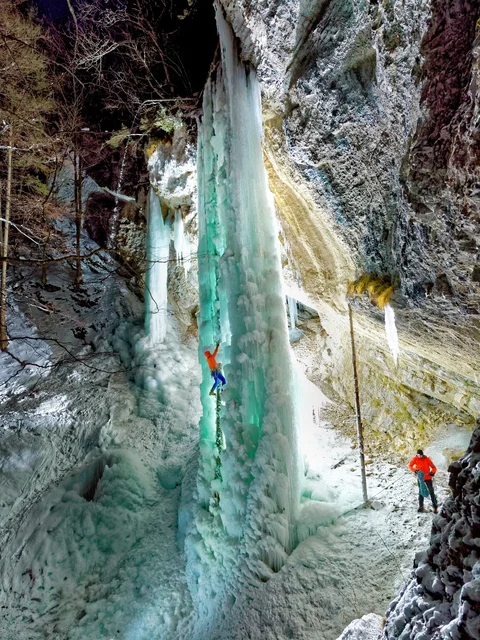 Eislaufen Eisklettern