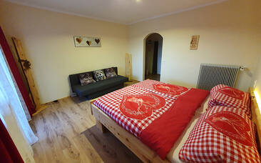 Schlafzimmer mit Schlafcouch im Ferienhaus