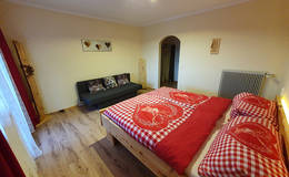 Schlafzimmer mit Schlafcouch im Ferienhaus