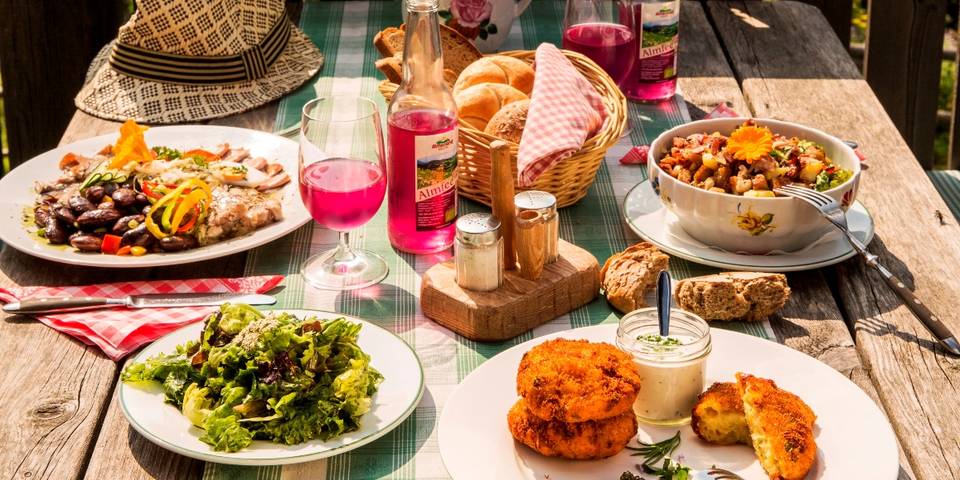 Essen und Trinken im Naturpark in der Steiermark