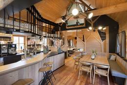 Restaurant "Baumhaus" Innen im Waldpark Hochreiter