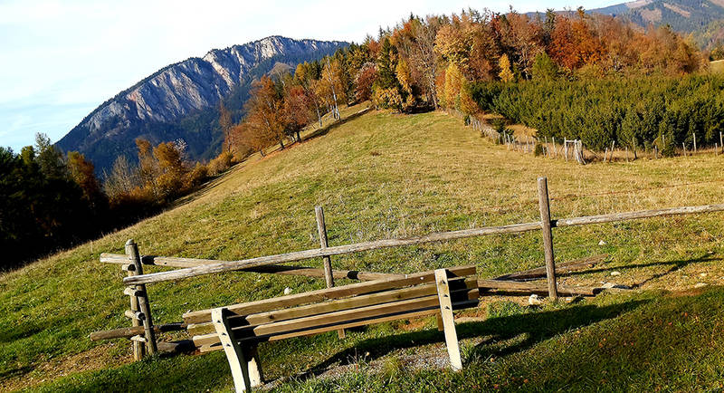 Rastplatz mit Ausblick auf die Rote Wand