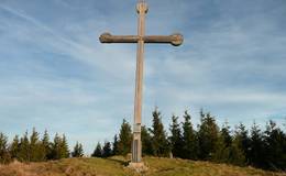 Osserkreuz in der Dämmerung