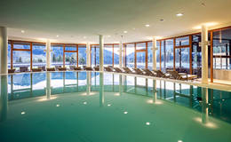 Panoramapool innen beim Almwellness Hotel Pierer