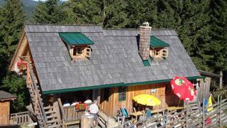 Stoahandhütte Gollia eating and drinking